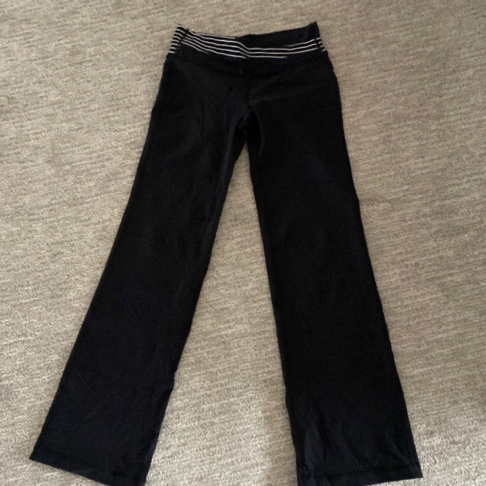 Lululemon bootcut legging midrise waist 6 - Picture 1 of 5
